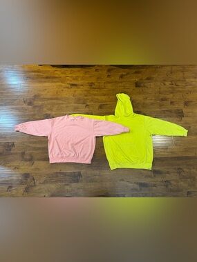 Women’s medium American Eagle coral pink pull over & Aerie yellow hoodie